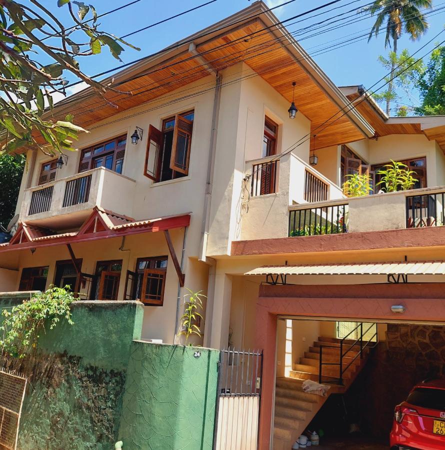 Golden Villa Kandy - "Free Pickup From Kandy " Eksteriør billede